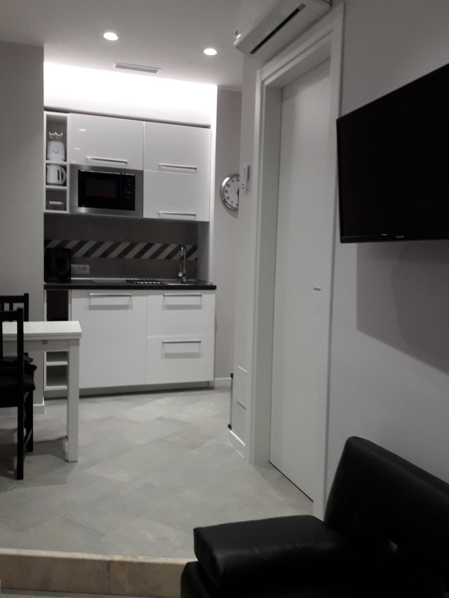 Interno 1 Ciampino Roma Luxury Apartment Con Balcone Bilik gambar
